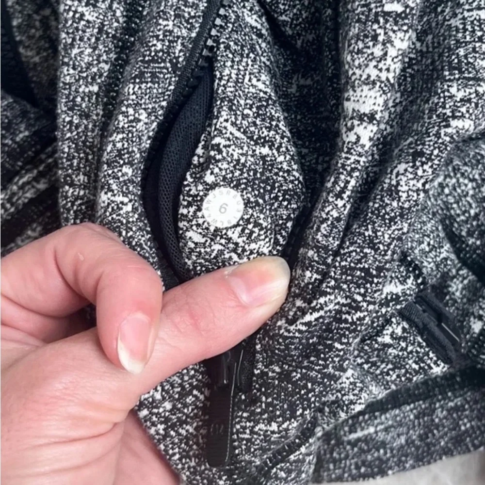 Lululemon Define Jacket in Rush Jacquard Black White - Size 6